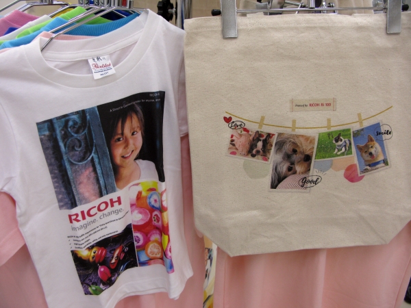 「ＲＩＣＯＨ Ｒｉ １００」なら大切な人、思い出、ペット画像を布製品にオリジナル印刷できます