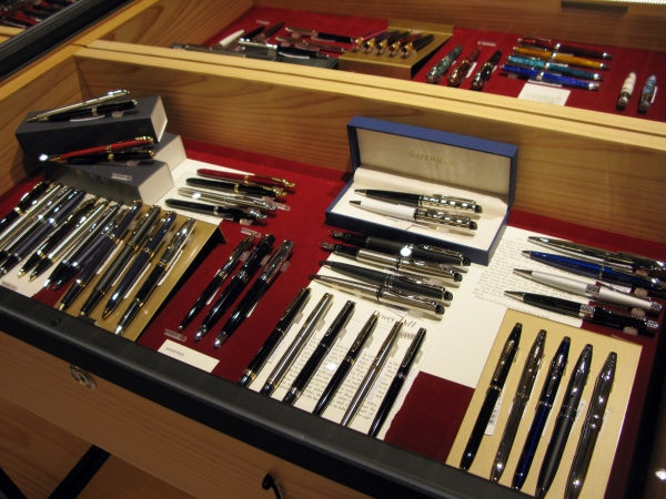 筆記具やインクなどの書くための道具