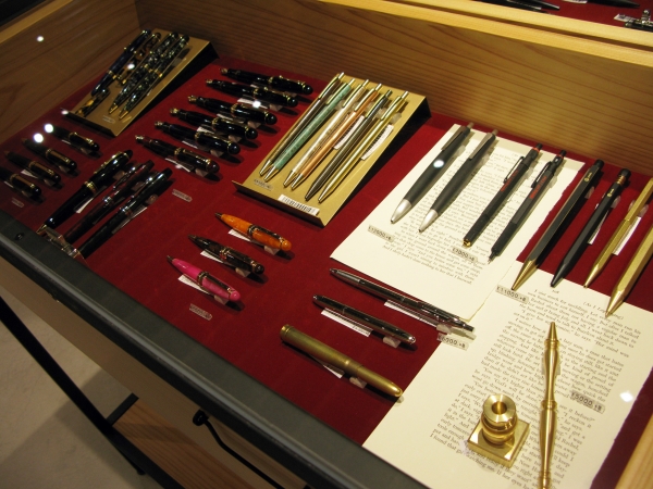 筆記具やインクなどの書くための道具