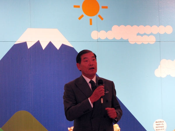 堀田直人社長は「セロテープアートをこれからも世界中の多くの人に愛される作品となるように支援をしていきます」と挨拶