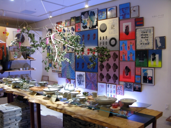 国境や様式の垣根を超えてプロダクトに新たな価値を見出し、 今の時代に息づいているものをセレクトするショップ「BRICK ＆ MORTAR」5F