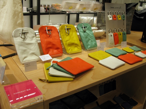 東かがわで、革手袋をつくる職人の手仕事により「繊細かつ強度のある革製品」を生み出すルボアのhmnyブランドからミニポーチ限定先行販売　KONCENT