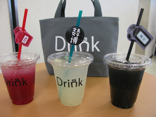 銀座 伊東屋「G.Itoya」手作りレモネード・ジュースバー『Drink』、文具にちなんだ「黒」とは・・・なんと竹墨入り
