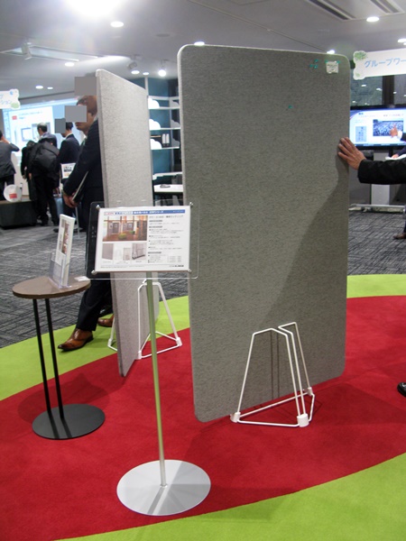 クロス張りのやわらかい印象で、新しい展示・掲示スペースをコーディネート。スタンド脚は、スタッキング可能。展示用パネル「ERPシリーズ」」