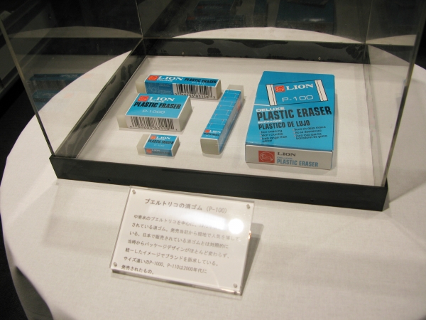 中南米のプエルトルコの消しゴム　1975年の発売からパッケージはほとんど変わらない。