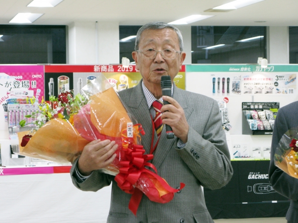 内田顧問は「文具業界は大きな変革の時を迎えている。従来の文具販売が難しくなるなか、生き残っていく為にも流れを見すえ新しい事に挑戦して欲しい」と叱咤激励