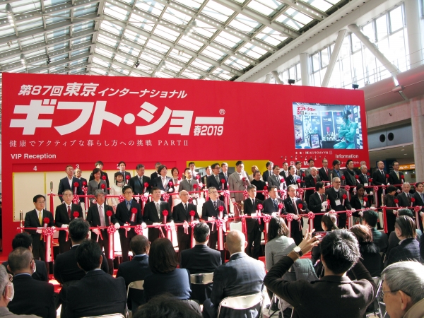 芳賀社長は「流通業界や海外のバイヤーなど世界各国からも注目をされ、会場では様々な企画を用意し皆様を迎えます」と挨拶