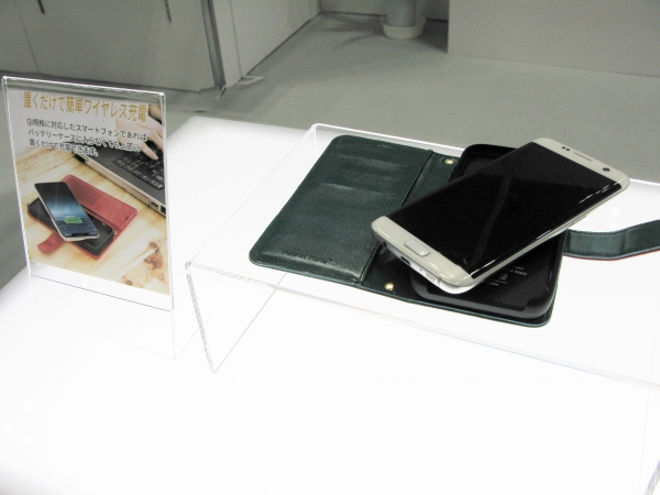 ケーブルフリー！バッテリー搭載手帳型ｉＰｈｏｎｅケース「アシストノート」なら外出先でも置くだけで充電可能　アイティートラスト