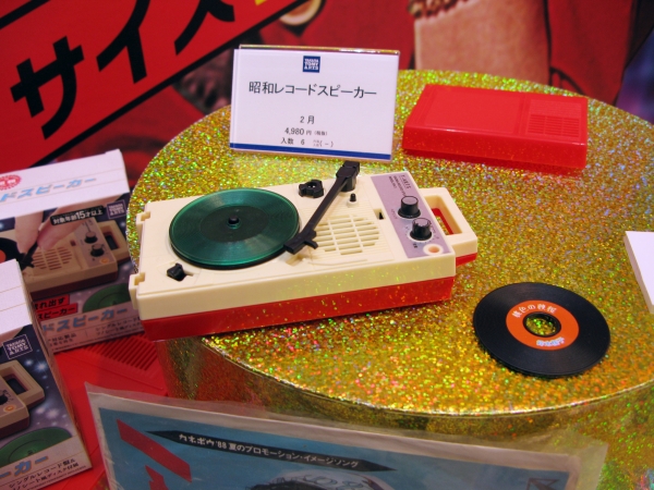 針を落とすと音楽が流れ出すBluetoothスピーカー「昭和レコードスピーカー」タカラトミーアーツ