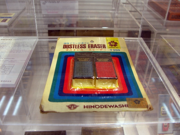ヒノデワシ百年展」今まで発売してきた昔の消しゴムを展示