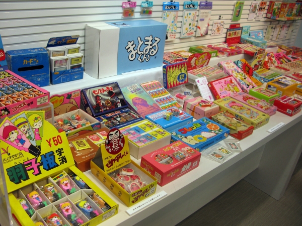 懐かしい消しゴムがいろいろ展示。子どもの頃、使っていたも消しゴムがあるかも！？