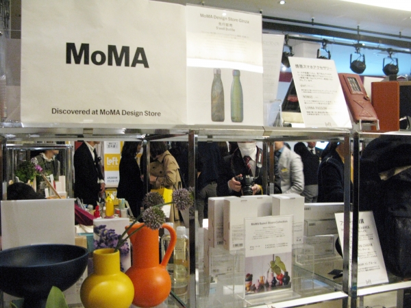 「3F MoMA Design Store Ginza」ニューヨーク近代美術館 MoMA のミュージアムショップ。約 400 種類の商品がラインナップ。銀座ロフト先行販売商品も展開。