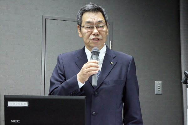 橋俊泰社長は「このオフィスチェアー『ライド』は、我々の粋を集めた製品です」と説明。