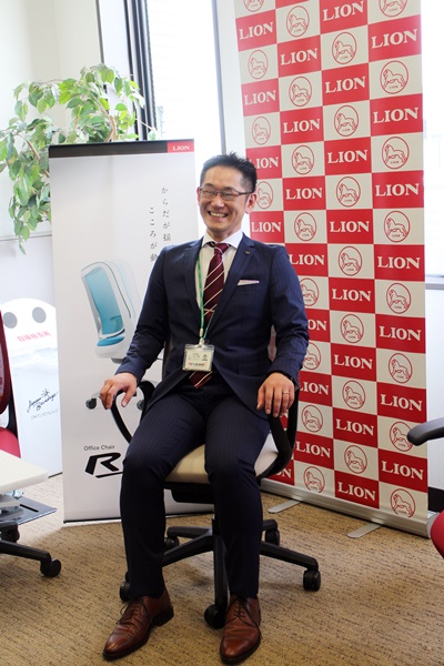 ライドで揺れるときには、「第二の心臓」とも呼ばれる「ふくらはぎ（腓腹筋）」が働き、足のむくみ軽減につながる