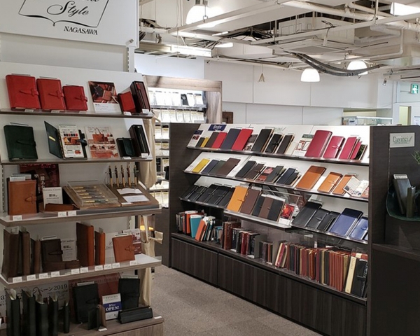 NAGASAWA Journal Style ＆ Chair Factory　店頭陳列