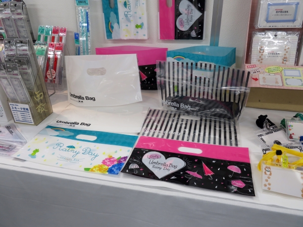 折りたたみ傘収納バッグ「アンブレラバッグ」。手さげタイプなのでバッグインバックにも！漏れ防止チャック付き！西敬