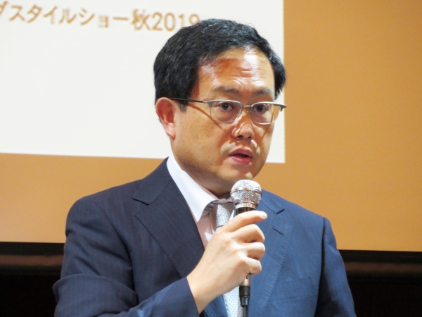 芳賀信享社長は「総出展社数は海外から774社を含む3000社、総展示面積7万3520㎡を使用、延べ30万人の来場を見込んでいる」と説明。