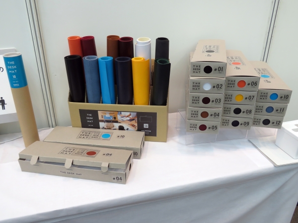 商品の色、質感をわかりやすく、HAL大阪と「ＴＨＥ　ＤＥＳＫ　ＭＡＴ」パッケージをコラボ！！ミワックス