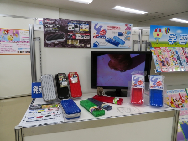 ポリカーボネート使用！中身を守る耐衝撃ペンケース「ガーディアン」。鉛筆ガ固定できる着脱式ペンホルダー付。