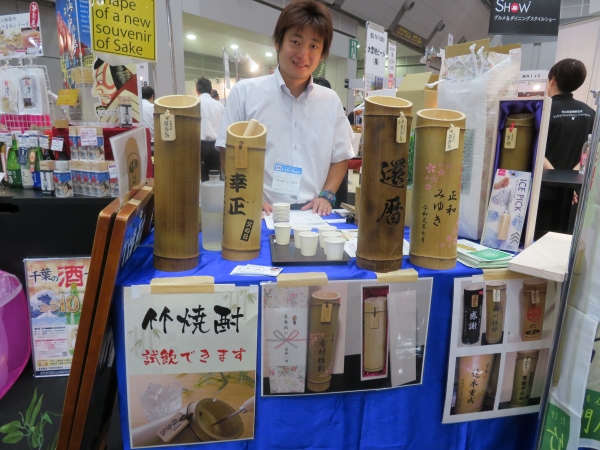 どこから焼酎を入れたのか・・・・・ 不思議密封焼酎！天然の孟宗竹に入った本格焼酎薩摩翁の｢竹焼酎専門店皇徳寺」