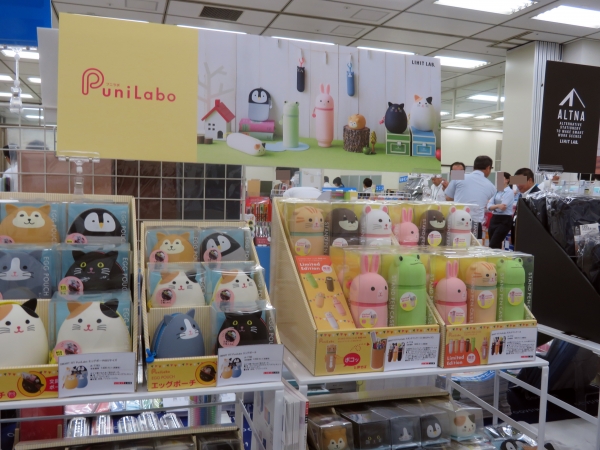 やわらかいシリコン素材の動物シリーズ「プニラボ」からパスポーチなどLIHIT LAB.