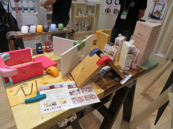 ブロック感覚で簡単にオリジナル家具が作れる！板をぎゅっとはさんでDIY「ハグブロック」若井産業