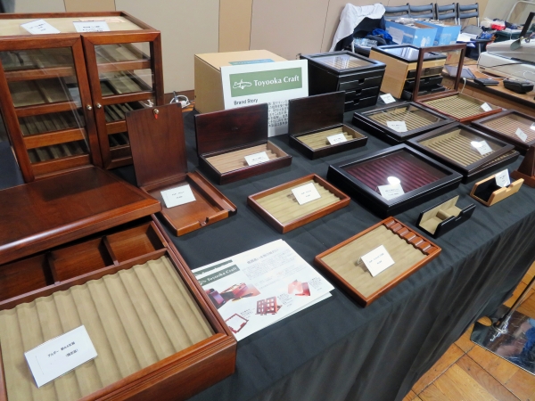 大切な万年筆を傷を付けずにコレクション。一つひとつ手作りの日本製「ペントレイ」豊岡クラフト