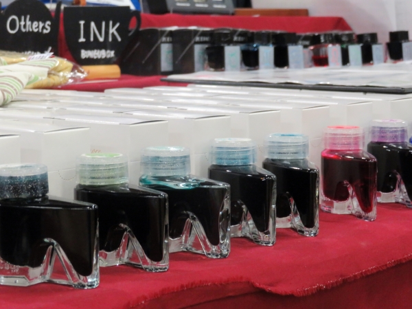 万年筆用インク　完全オリジナルのヒールシェイプボトル 「Ink tells more」BUNGUBOX