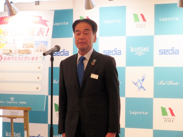 上田精康社長は「時代の変化に対応しつつ、店頭と納品の両輪に注力すべく進めていく」と挨拶。