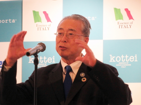 西川雅夫会長は、「セキセイの社名には、誰からも愛される会社になりたいという先代の思いが込められている。時代も令和に変り、新たな道が開けた。初心に立ち返り頑張っていきたい」と述べた。