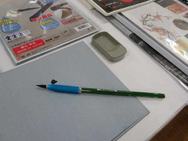 使い慣れた鉛筆にさすだけで筆にチェンジ。水含みの良い馬毛で書き心地も◎水書筆「筆町ロケット筆ぴつ」開明