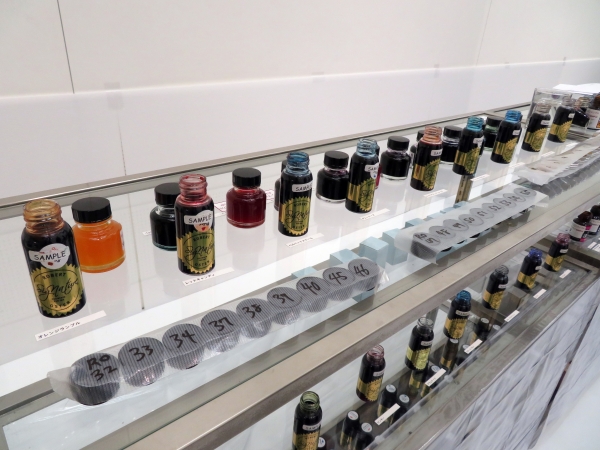 オーストラリアの美しい木々や、山、海などの豊かな自然から思い浮かんだ色。Robert Oster「ボトルインク」