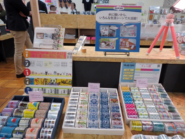 養生テープの「水に強くて丈夫・手でまっすぐに切れる切れ味の良さ・貼ってはがせる弱粘着」を ドッキングさせたYOJO TAPE　小屋女子ＤＩＹカフェ