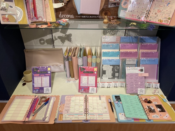 可愛くて可能的、遊び心溢れるデコレーションで人生に彩りを与えてくれるデコナ
