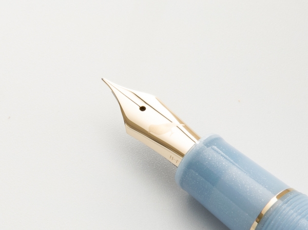 ペン先には「京の音」のシンボ ルの杜鵑（ホトトギス）が刻印されています。