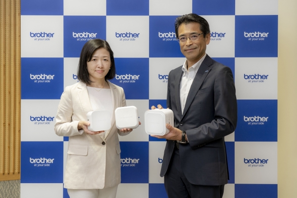右）三島勉社長・兼広友里恵部長