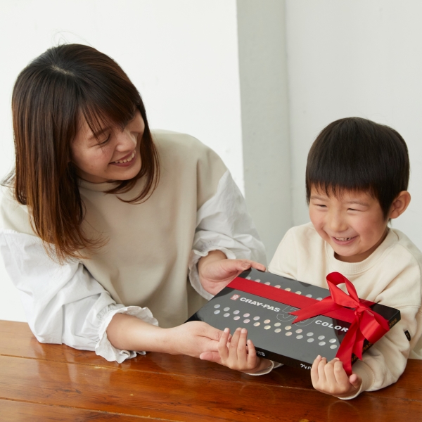 お子さまへの贈答品としても申し分ない最高級顔料を使用したこだわりの品質