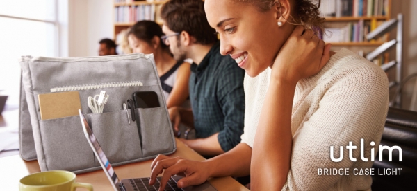 「ユートリム　ブリッジ　ライト　A4　14インチノートPCサイズ」あっという間にすっきりスタンド。ワークスペースをすぐに展開できる、ブリッジに軽量タイプ