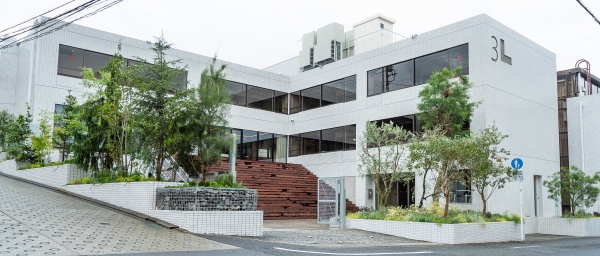 リコーは創業の精神として「三愛精神 -人を愛し、国を愛し、強めを愛す-」を掲げ、創業から84年を経た現在まで、はたらく人に寄り添い続けています