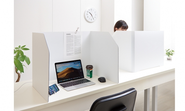 置くだけで飛沫対策と個人スペースに