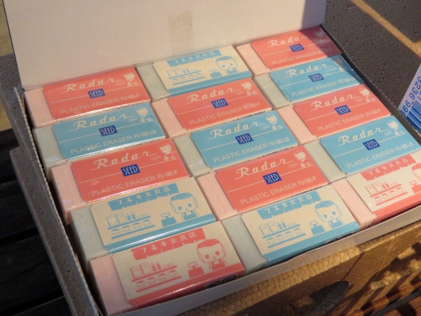 シード消しゴムの定番「Radar」が不易糊工業のフエキくんとコラボ!！　消しゴム「フエキ文具店」紀寺商事