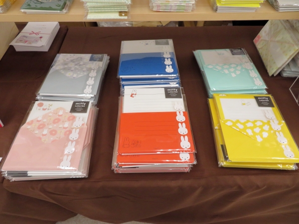 マルアイ、愛され続ける絵本の主人公ミッフィーの、かわいい文房具。『ミッフィー レターセット』