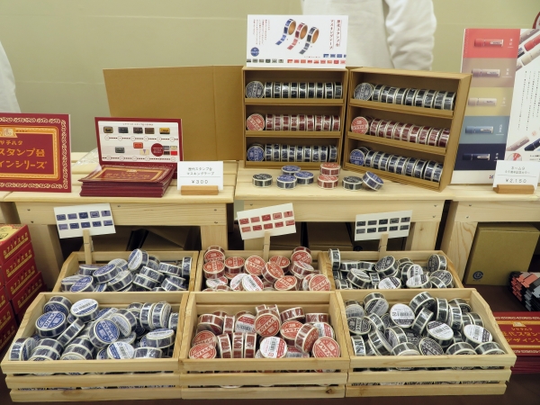 シヤチハタ「歴代スタンプ台マスキングテープ」缶入りメモと一緒に持っていてもかわいい！※95周年記念商品です。