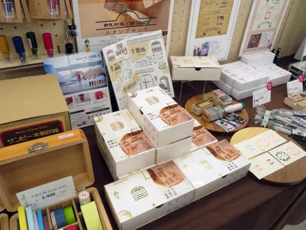 京都の老舗はんこ屋さん田丸印房・サンビーのコラボ！微細な線が特徴の田丸印房のスタンプ。京都に今も残る大正ロマンの建物。手帳におすだけで温かみ感じるスタンプのセット