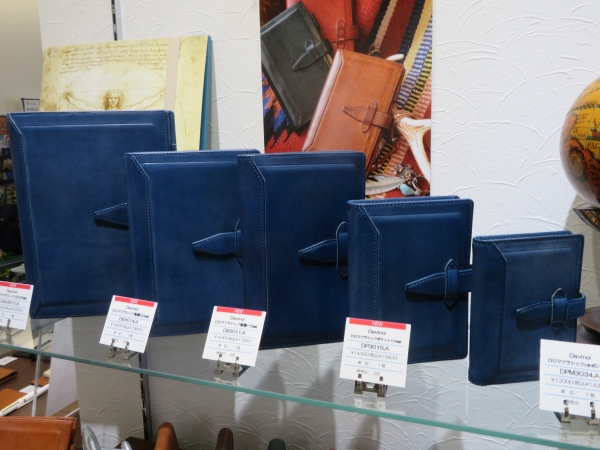 「ダ・ヴィンチグランデ ロロマクラシック」シリーズには鮮やか新色ブルーが登場