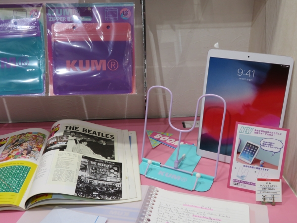 KUMシリーズに勉強でもプライベートでも使えるタブレットスタンドも加わった