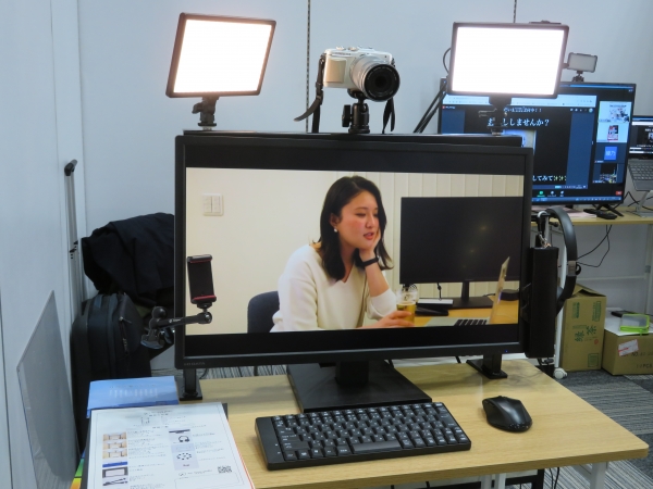 TEKNIA Group、テレワーク時代に伴って開発。カメラやマイク、ライトなどさまざまな機材を「自由自在に」「省スペースで」装着することができる便利なマルチフレーム「マイスタ」