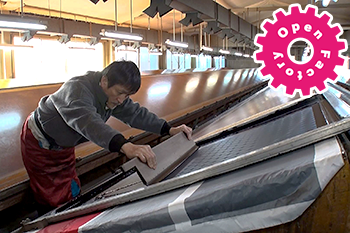 会場で展示されていた商品が生みだされる現場を気軽に見学できる「オープンファクトリーデイ」を、京都ギフト・ショー明けの3月12日（金）に、実施いたします。 出展社企業の中で工房やスタジオ、工場、ショールームを公開してもよい企業を募り、バイヤーに公開。製造背景を知る事で小売商品への理解を深められると共に、技術提携の可能性が探れます。