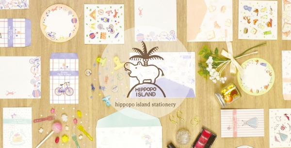 カバの形をした架空の夢の島「ヒポポアイランド」をイメージしたステーショナリーシリーズです。付箋・レターセット・ポチ袋・クリアステッカ―など用途や好みで使い分けられる全16品番です。