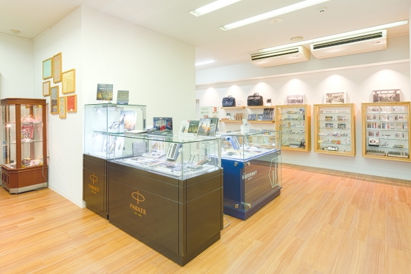 オカモトヤ店内